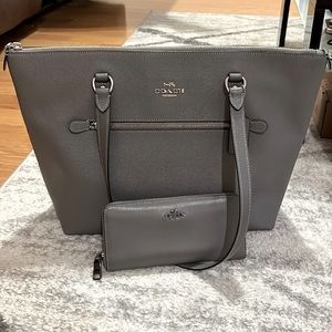 Coach Gallery Crossgrain Leather Tote with Matching Long Wallet